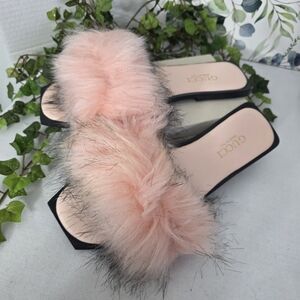 Faux Fur Slides Prominent Pink Fur Strap and a Black Contoured Footbed Size 9